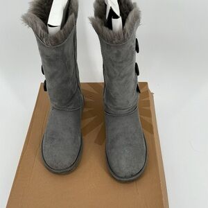 UGG Bailey Button Triplet 1873 Women’s Size 7 Grey